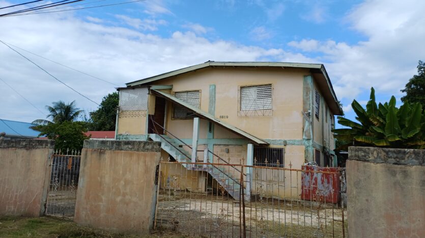 Fixer Upper House for Sale in St Martin