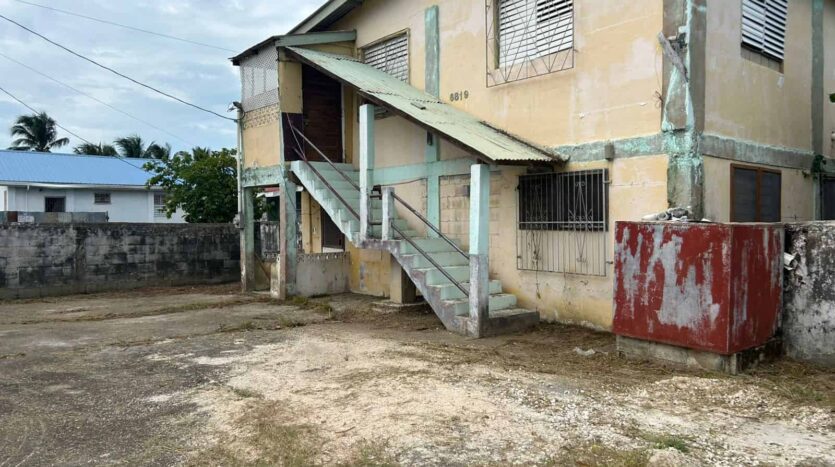 Fixer Upper House for Sale in St Martin