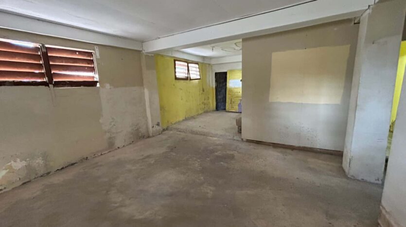 Fixer Upper House for Sale in St Martin