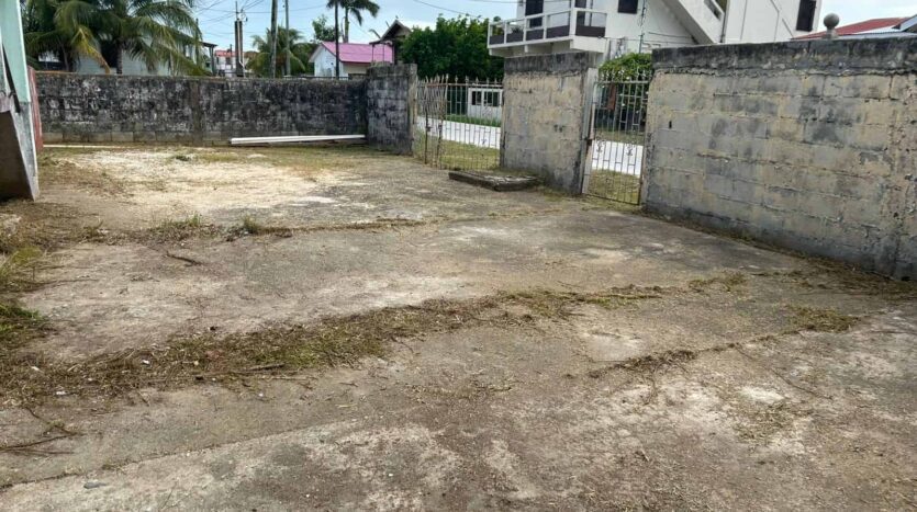 Fixer Upper House for Sale in St Martin