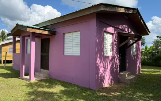Santa Elena, Cayo House for Sale – Modern Bungalow on Large Lot